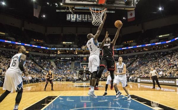 2015-11-06t040415z_723395446_nocid_rtrmadp_3_nba-miami-heat-at-minnesota-timberwolves_reuters