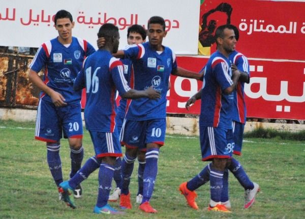 فرحة لاعبي الشاطئ بالفوز على شباب خان يونس 