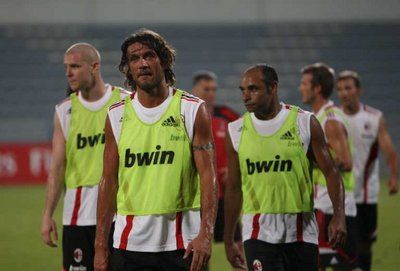 باولو مالديني بتدريبات ميلان بدبي