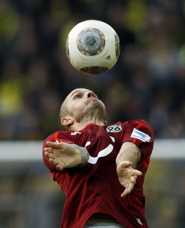 2013-10-19t151026z_870207771_bm2e9aj1bm901_rtrmadp_3_soccer-germany_reuters