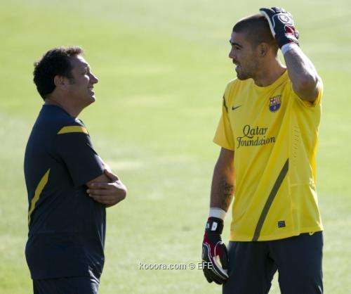 اوزيبيو ساكريستان (يسار)