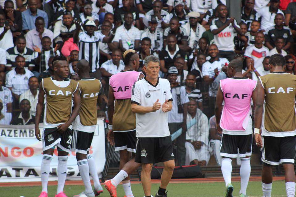 الطاهر مسعود عند تتويجه باللقب الافريقي مع مازيمبي 