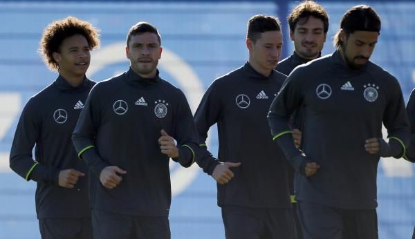 2015-11-11t111804z_865286259_lr1ebbb0vdt14_rtrmadp_3_soccer-germany_reuters