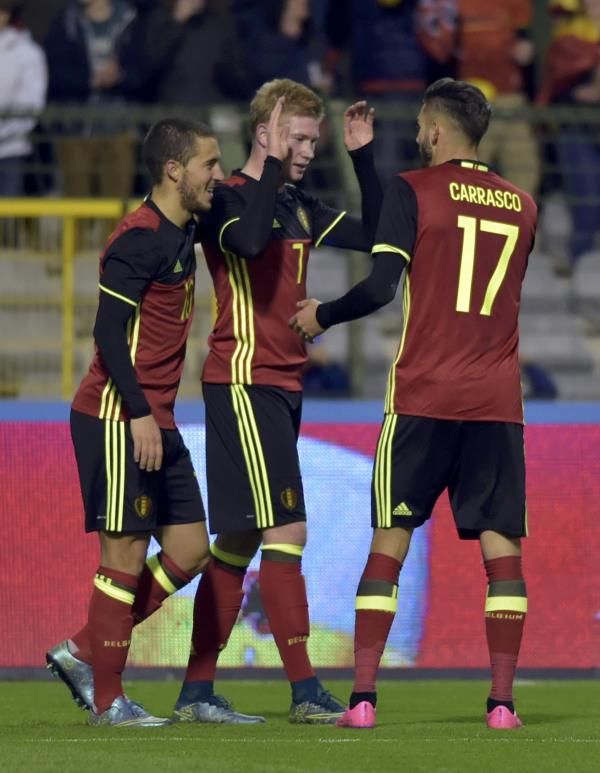 2015-11-13t212556z_1213310613_lr1ebbd1nix4t_rtrmadp_3_soccer-friendly_reuters