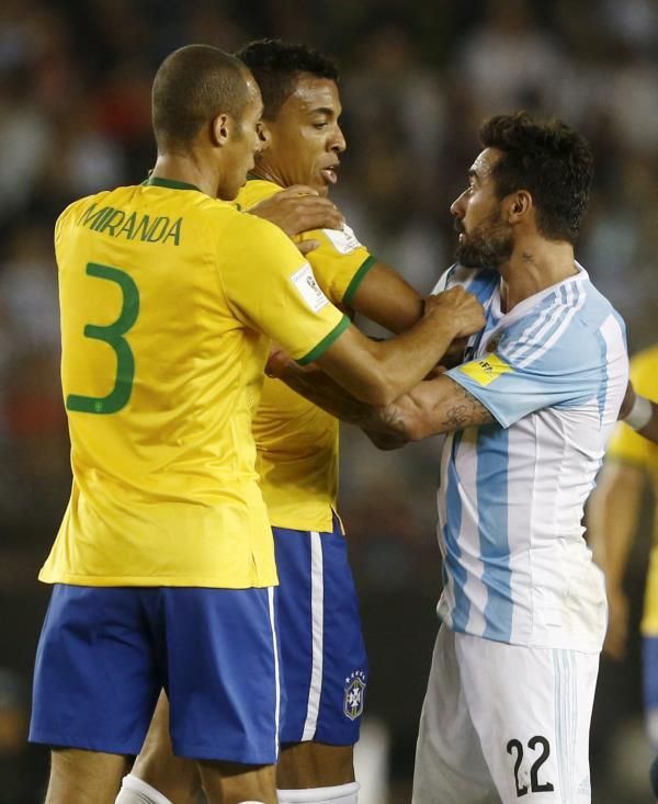 2015-11-14t005142z_617280819_gf20000058560_rtrmadp_3_soccer-world-arg-bra_reuters