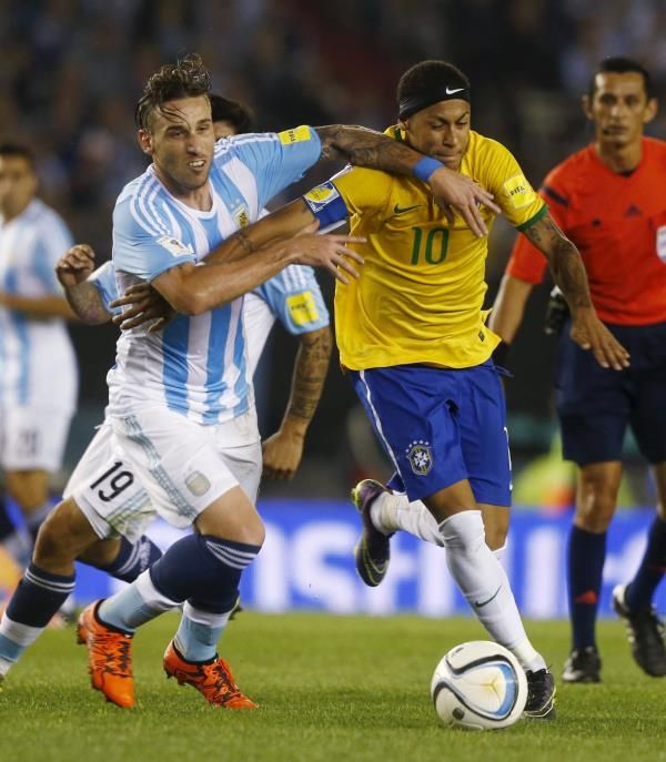 2015-11-14t020453z_1159870636_gf20000058595_rtrmadp_3_soccer-world-arg-bra_reuters