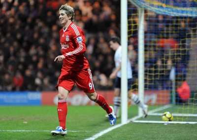 الإسباني العائد توريس محتفلاً بهدفه بمرمى بريستون