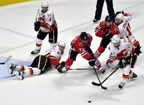 2015-11-16t042804z_1436449307_nocid_rtrmadp_3_nhl-calgary-flames-at-chicago-blackhawks_reuters