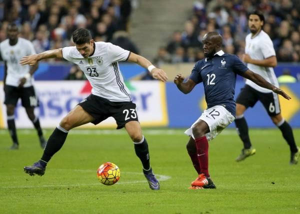 2015-11-13t201300z_1155676755_lr1ebbd1k5d35_rtrmadp_3_soccer-friendly_reuters