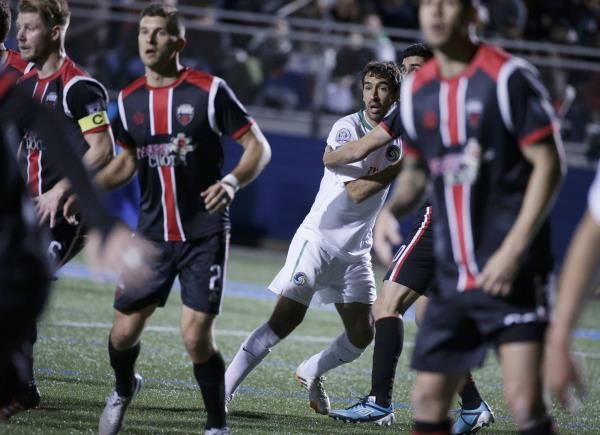 2015-11-15t232615z_1685520212_tb3ebbf1t3g0d_rtrmadp_3_soccer-cosmos-raul_reuters