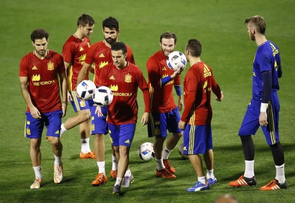 2015-11-12t190454z_90356694_mt1aci14169047_rtrmadp_3_soc_reuters