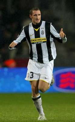 قلب دفاع المنتخب الإيطالي و اليوفي كيليني