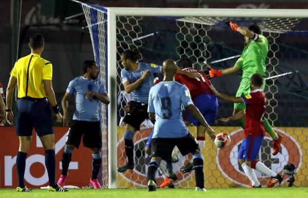 2015-11-18t012328z_1712583369_gf20000064069_rtrmadp_3_soccer-world_reuters