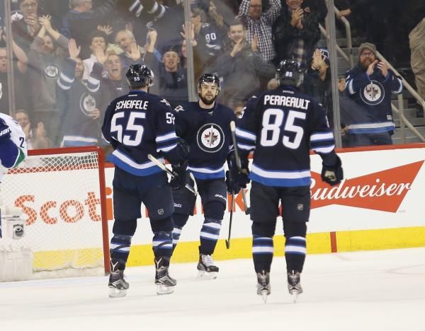 2015-11-19t040821z_399128532_nocid_rtrmadp_3_nhl-vancouver-canucks-at-winnipeg-jets_reuters