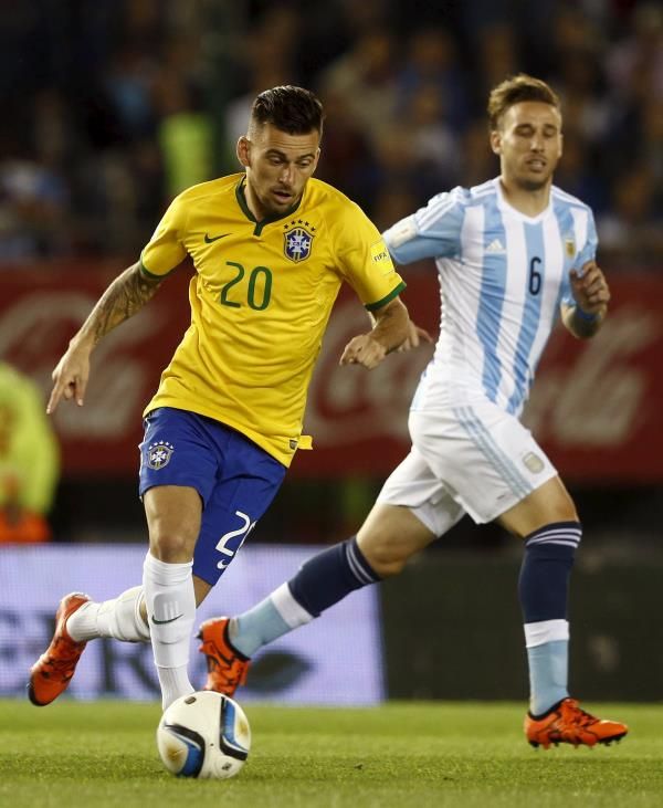 2015-11-14t002240z_817374826_gf20000058531_rtrmadp_3_soccer-world-arg-bra_reuters