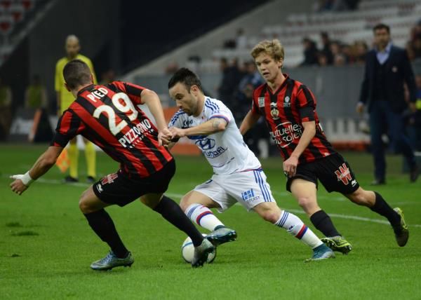 2015-11-20t211034z_619015504_lr2ebbk1mtczf_rtrmadp_3_soccer-france_reuters