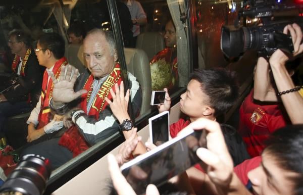 2015-06-12t030516z_1842577790_gf10000124784_rtrmadp_3_soccer-china-scolari_reuters