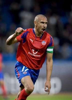 المهاجم السويدي هنريك لارسون