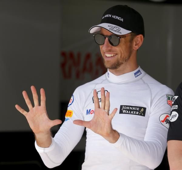 2015-11-12t194128z_1689415278_gf20000056886_rtrmadp_3_motor-racing-prix_reuters