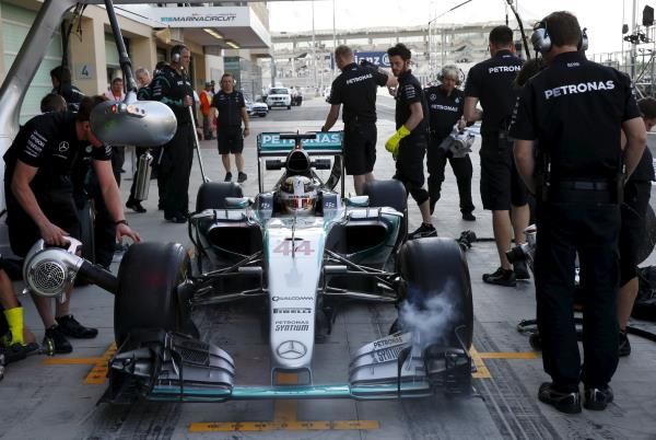 2015-11-27t121344z_1983653169_gf20000076128_rtrmadp_3_motor-racing-prix_reuters