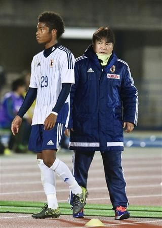 أدو أونايو مع مدرب أولمبي اليابان ماكوتو تيغوراموري