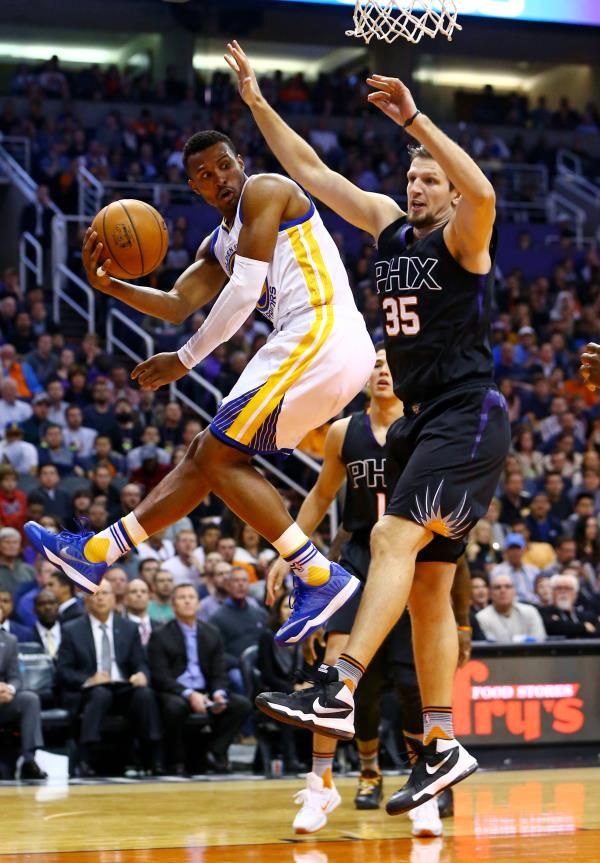 2015-11-28t051420z_1290316521_nocid_rtrmadp_3_nba-golden-state-warriors-at-phoenix-suns_reuters
