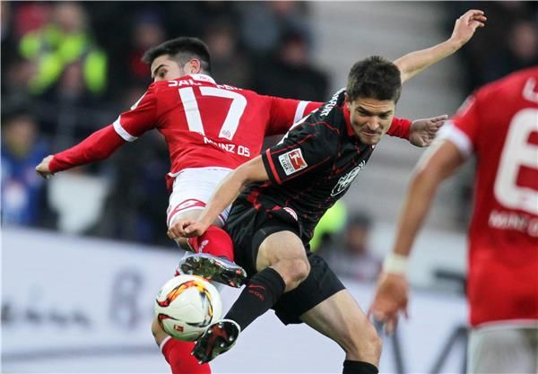 من لقاء ماينز 05 وآينتراخت فرانكفورت