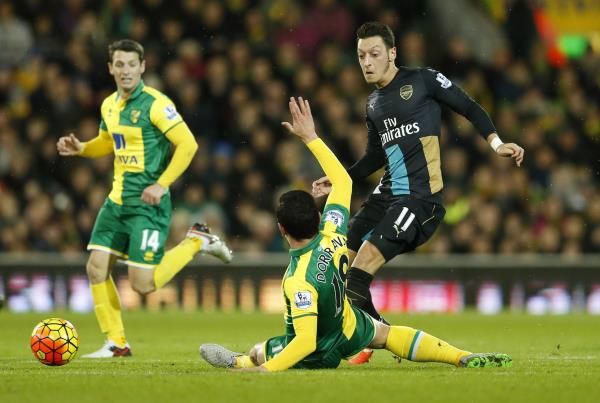 2015-11-29t173659z_91820219_mt1aci14204764_rtrmadp_3_soccer-england-nor-ars_reuters
