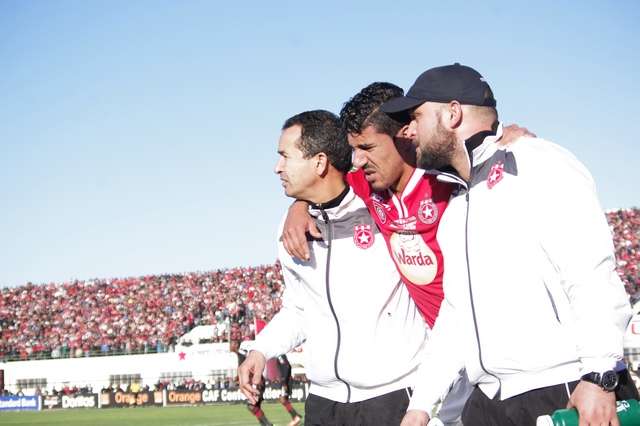 بغداد بونجاح اثناء اصابته