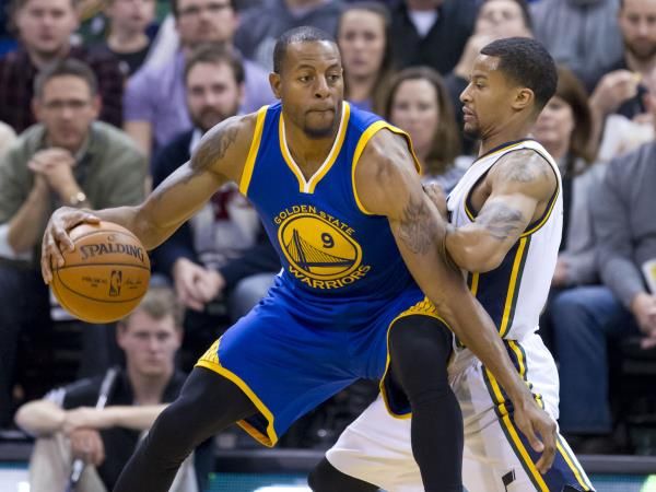 2015-12-01t045413z_1127338439_nocid_rtrmadp_3_nba-golden-state-warriors-at-utah-jazz_reuters