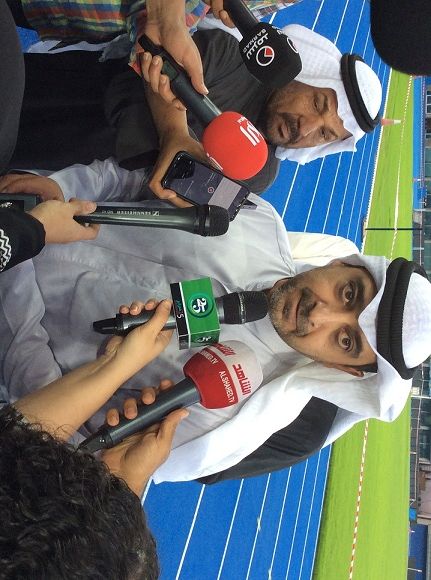 العبدالله اثناء المؤتمر الصحفي في استاد جابر