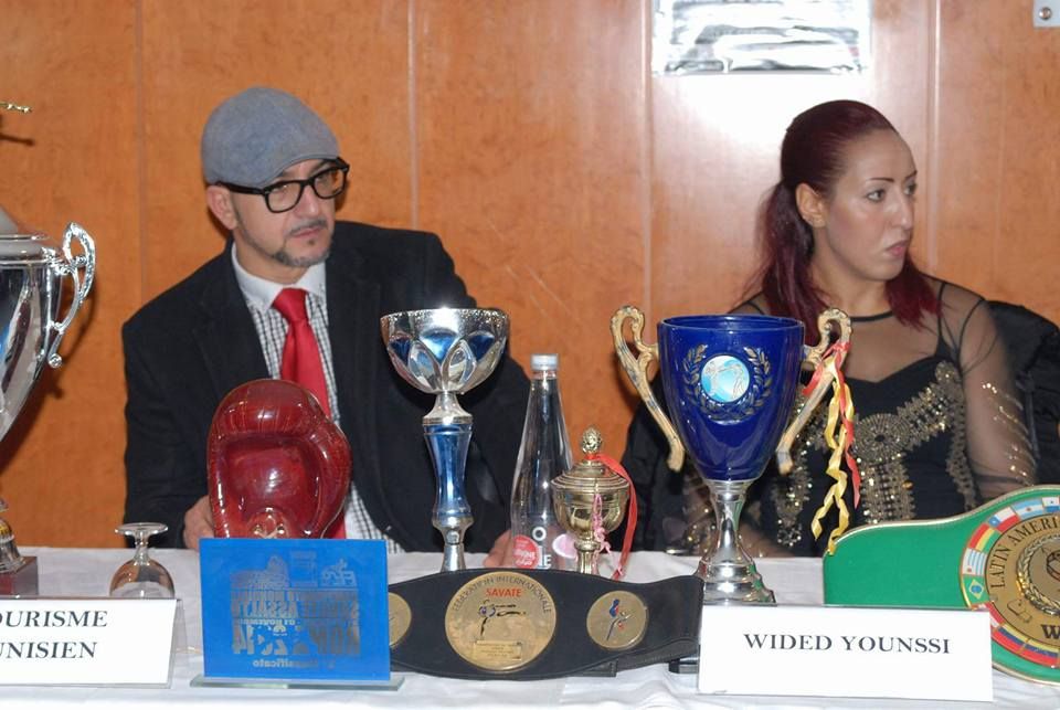  من المؤتمر الصحفي للملاكمة وداد يونسي ولمنظم السهرة بن يعقوب