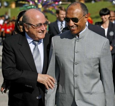 السويسري جوزيف بلاتر ومحمد بن همام 