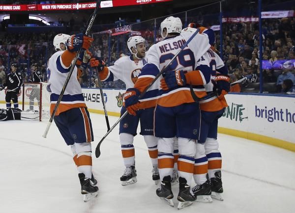 2015-11-29t031112z_385292666_nocid_rtrmadp_3_nhl-new-york-islanders-at-tampa-bay-lightning_reuters