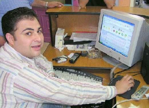 محمد الكواليى يتصفح موقع كووورة
