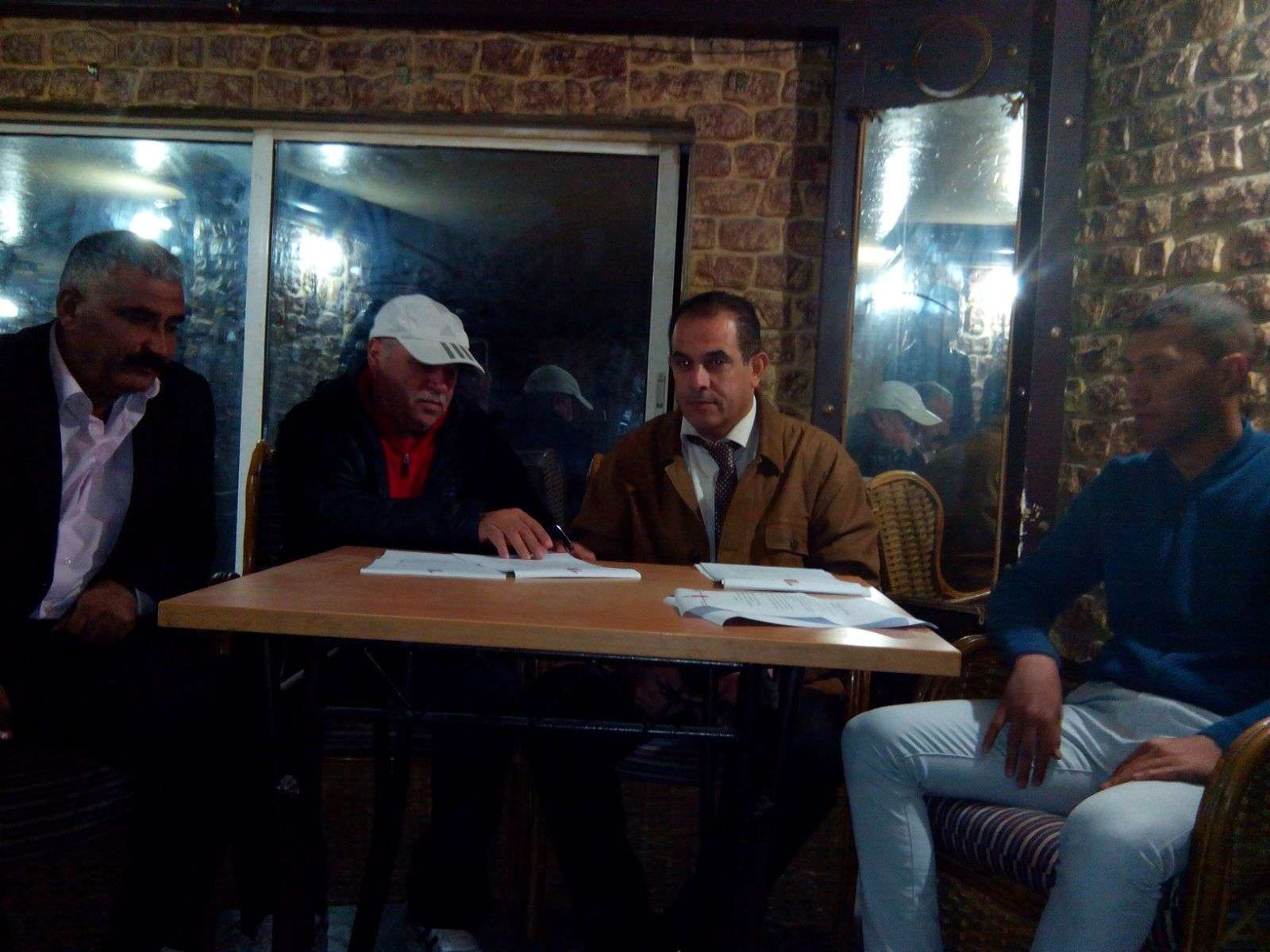 باسم تيم خلال حفل التوقيع