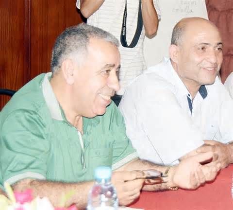 السكادي (يسار)