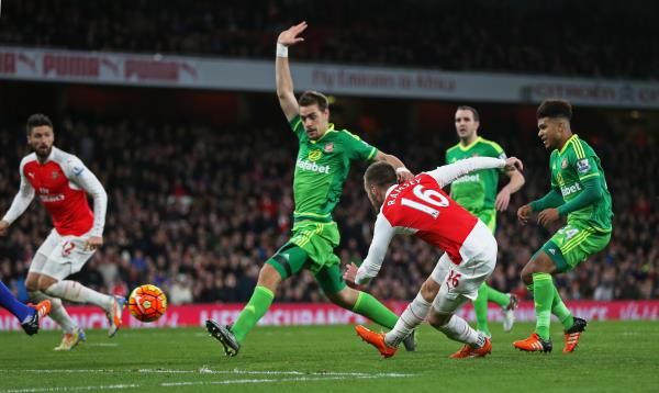 2015-12-05t161517z_92333717_mt1aci14210895_rtrmadp_3_soccer-england-ars-sun_reuters