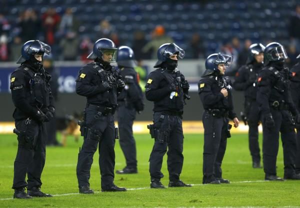 2015-12-06t183906z_418679253_lr1ebc61fsv82_rtrmadp_3_soccer-germany_reuters