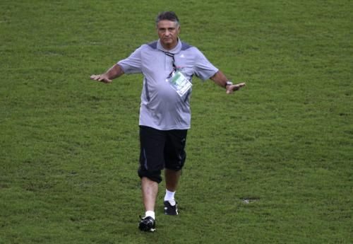 2012-01-25t225527z_01_amr28_rtridsp_3_soccer-nations_reuters