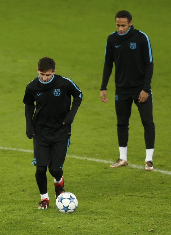 2015-12-08t190201z_1112965755_lr1ebc81gv21g_rtrmadp_3_soccer-champions-lev-bar_reuters
