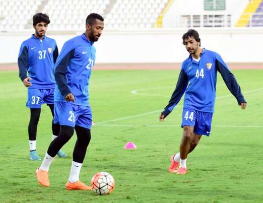 من تدريبات فريق العين استعدادا لمواجهة الشعب