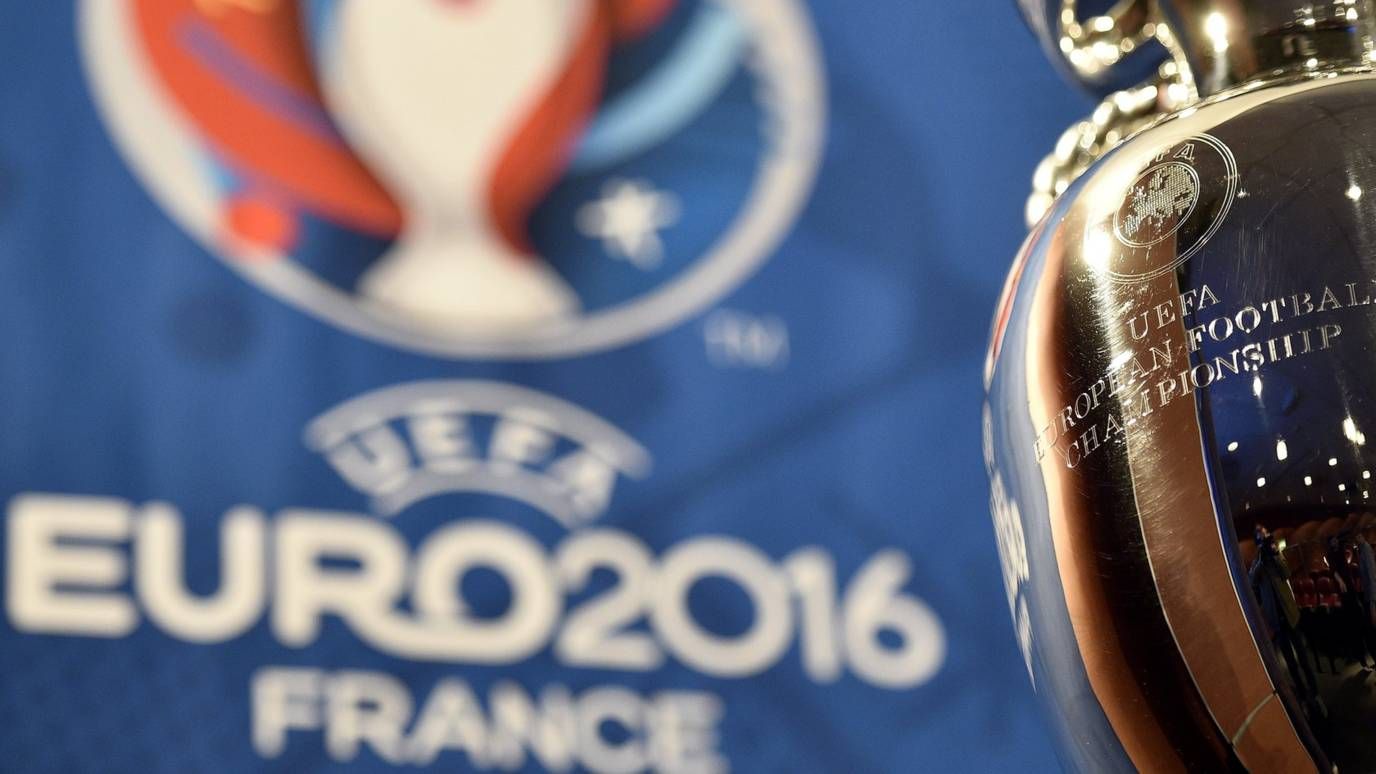 _87082725_europeanchampionshipstrophy_getty
