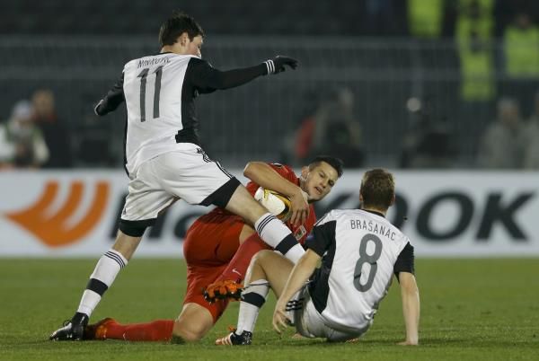 2015-12-10t203528z_391779876_lr1ebca1l6too_rtrmadp_3_soccer-europa-bel-aug_reuters
