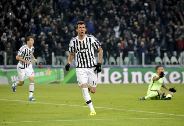 2015-11-25t202807z_1246503798_gf20000073826_rtrmadp_3_soccer-champions-juv-mci_reuters