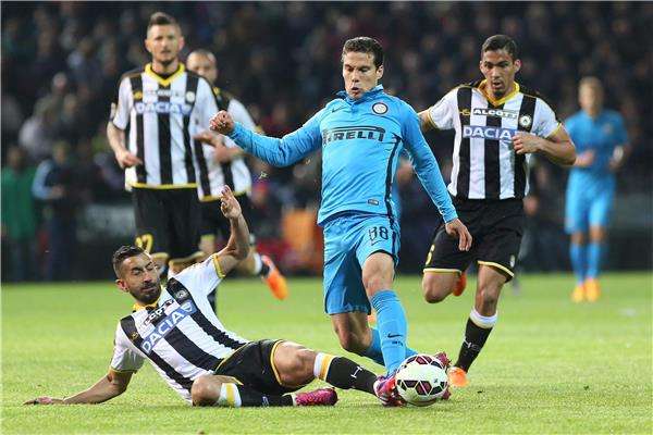 من لقاء سابق بين الفريقين 