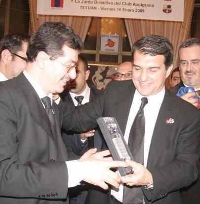 رئيس المغرب التطواني أبرون يقدم هدية للابورتا