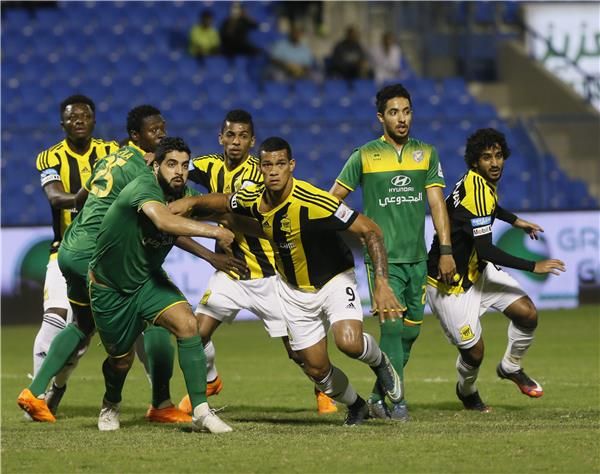 من مباراة الخليج والاتحاد (أرشيفية)