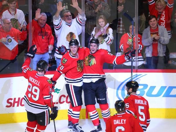 2015-12-14t032021z_1725863461_nocid_rtrmadp_3_nhl-vancouver-canucks-at-chicago-blackhawks_reuters
