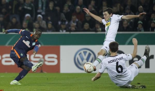 2015-12-15t201243z_330006828_lr2ebcf1k4xbr_rtrmadp_3_soccer-germany-cup_reuters